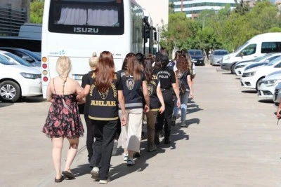 Fuhuş i&ccedil;in &ccedil;ağırdılar gasp ettiler