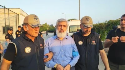 Furkan Vakfı'na operasyon: Alparslan Kuytul, eşi ve &ccedil;ok sayıda kişi g&ouml;zaltında