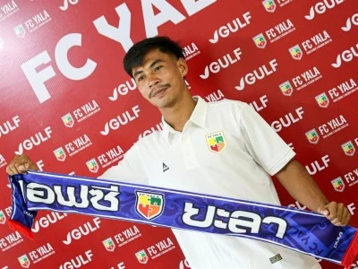 Futbol ma&ccedil;ında sahaya yıldırım d&uuml;şt&uuml;: 1 &ouml;l&uuml;, 12 yaralı