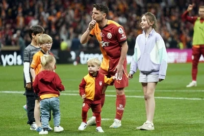 Galatasaray&rsquo;da ma&ccedil; sonu 3&rsquo;l&uuml;s&uuml; Mertens ve Muslera&rsquo;dan
