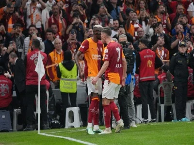 Galatasaray-Fenerbah&ccedil;e ma&ccedil;ını d&uuml;nya basını bu şekilde g&ouml;rd&uuml;