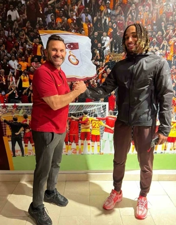 Galatasaray: "Kariyerindeki yeni yolculuğunda başarılar Sacha, her şey i&ccedil;in teşekk&uuml;rler"
