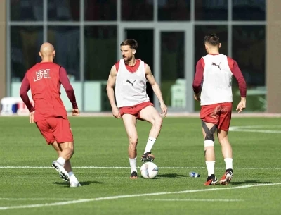 Galatasaray, Trabzonspor ma&ccedil;ı hazırlıklarını s&uuml;rd&uuml;rd&uuml;
