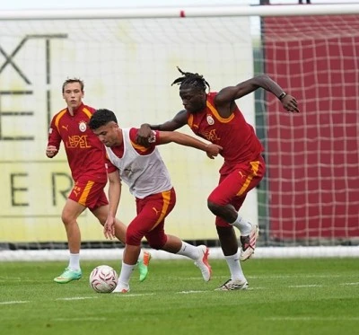 Galatasaray, Trabzonspor ma&ccedil;ına &ccedil;ift kale ma&ccedil;la hazırlandı