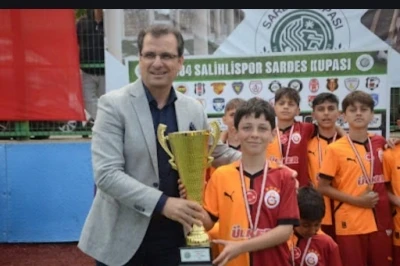 Galatasaray ve Fenerbah&ccedil;e şampiyon
