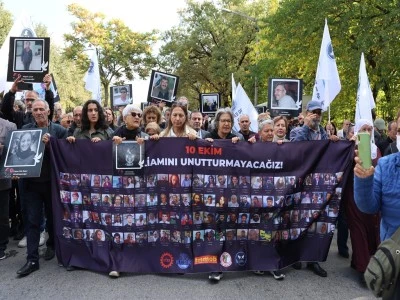 Gar patlamasının yıl d&ouml;n&uuml;m&uuml;nde anma y&uuml;r&uuml;y&uuml;ş&uuml; yapıldı