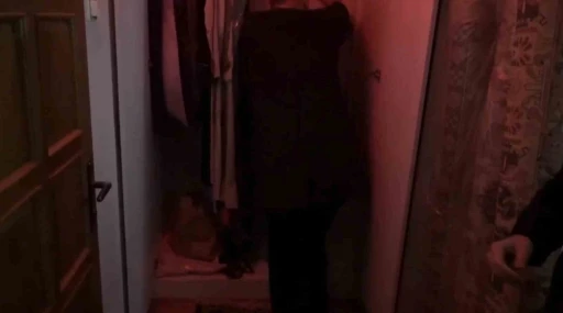 Gardıroptan a&ccedil;tığı gizli kapıyla yan daire ge&ccedil;ti: Firari FET&Ouml; &uuml;yesi kıskıvrak yakalandı
