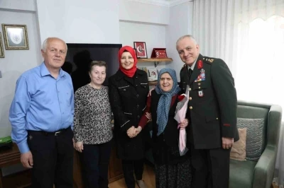 Garnizon Komutanı Ala&rsquo;dan şehit annesine anlamı ziyaret

