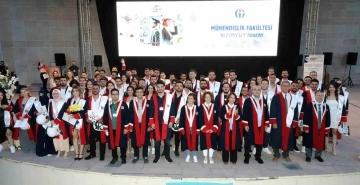 GA&Uuml;N M&uuml;hendislik Fak&uuml;ltesinde coşkulu mezuniyet t&ouml;reni
