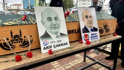 Gazeteci Arif &Ccedil;akmak son yolculuğuna uğurlandı
