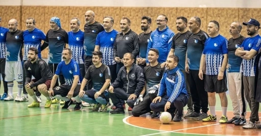 Gazeteci ve b&uuml;rokratlar dostluk ma&ccedil;ında buluştu
