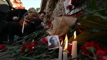 Gazeteci-yazar Uğur Mumcu &ouml;l&uuml;m&uuml;n&uuml;n 30'uncu yılında anıldı