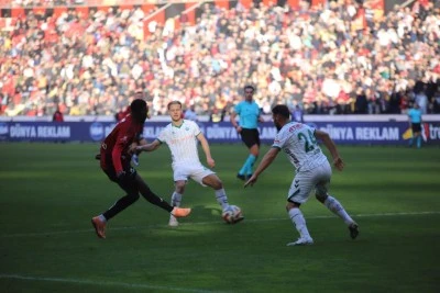 Gaziantep FK ve Konyaspor puanları paylaştı
