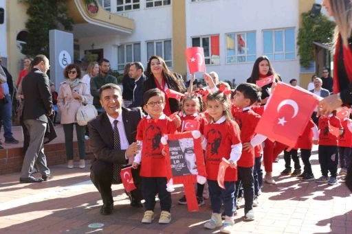 Gaziantep Kolej Vakfı&rsquo;nı Cumhuriyet coşkusu sardı
