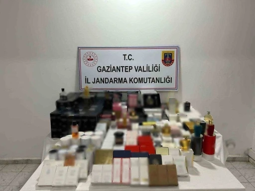 Gaziantep&rsquo;te bin 137 adet ka&ccedil;ak parf&uuml;m ve deodorant ele ge&ccedil;irildi
