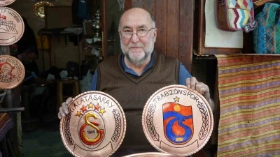 Gaziantep&rsquo;te Galatasaray ve Trabzonspor&rsquo;un logoları ilmek ilmek bakıra işleniyor
