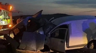 İki ara&ccedil; kafa kafaya &ccedil;arpıştı: 1 &ouml;l&uuml;, 2 yaralı