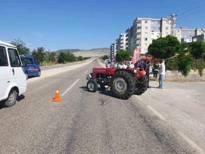 Gaziantep&rsquo;te trakt&ouml;r ile &ccedil;arpışan ara&ccedil; kanala u&ccedil;tu: 4 yaralı
