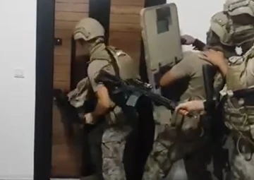 Gaziantep ve Mersin&rsquo;de dolandırıcılık operasyonu: 11 g&ouml;zaltı
