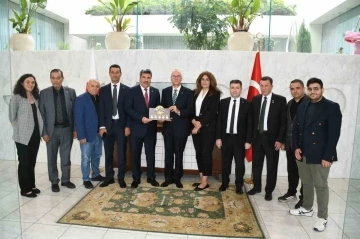 Gaziantepli halıcılar B&uuml;y&uuml;kel&ccedil;i G&uuml;ngen ile g&ouml;r&uuml;şt&uuml;
