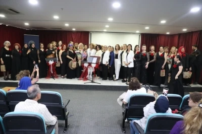 Gaziosmanpaşa&rsquo;da Anneler G&uuml;n&uuml; kutlamaları renkli g&ouml;r&uuml;nt&uuml;lere sahne oldu
