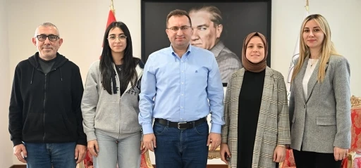 Gaziosmanpaşa Gen&ccedil;lik Merkezi &ouml;ğrencisi Belinay, İngiltere&rsquo;deki bir kolejden tam burs kazandı