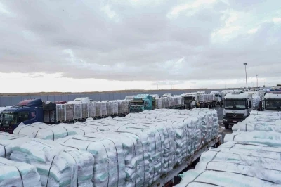 Gazze&rsquo;ye insani yardım taşıyan 400 kamyon giriş yaptı