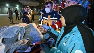 Gazzeli hasta ve refakat&ccedil;ilerini taşıyan iki askeri u&ccedil;ak Ankara'ya indi