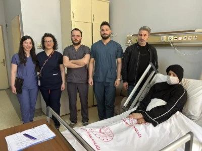 Gebe anneye aynı anda hem sezaryen hem beyin ameliyatı yapıldı