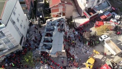 Gebze'de &ccedil;&ouml;ken binadan acı haber geldi