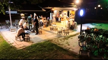 Gece d&ouml;neri kokore&ccedil;e rakip oldu
