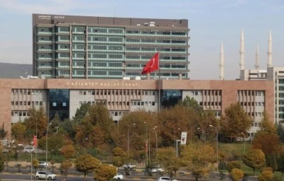 Gece kul&uuml;b&uuml;nde 2 kişiyi silahla &ouml;ld&uuml;rd&uuml;