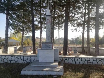 Gediz &Ccedil;eltik&ccedil;i k&ouml;y&uuml;nde şehitleri anma programı d&uuml;zenlendi
