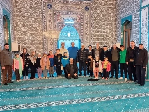 Gediz&rsquo;de aileler namazda buluştu, Filistin i&ccedil;in dualar edildi
