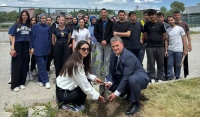 Gediz&rsquo;de gen&ccedil; fidanlar toprakla buluştu
