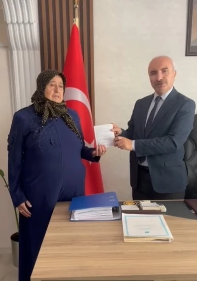 Gediz&rsquo;de hafızlık Kur&rsquo;an Kuran kursuna destekler s&uuml;r&uuml;yor
