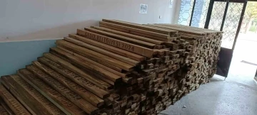 Gediz&rsquo;de &ouml;ğrenciler belediye i&ccedil;in bank &uuml;retiyor
