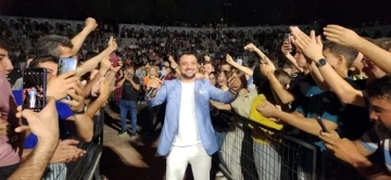 Gediz&rsquo;de &Ouml;mer Faruk Bostan ve zafer coşkusu
