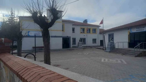 Gediz&rsquo;de sevilen &ouml;ğretmenin vefatı eğitim camiasını yasa boğdu
