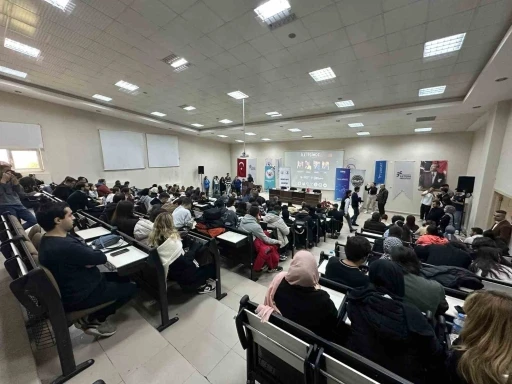 Geleceğin iletişimcilerine "İletişimde Kurumsallık" konferansı
