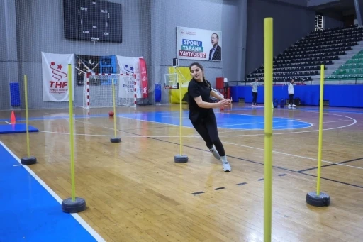 Geleceğin polis adayları, hayalleri i&ccedil;in ter d&ouml;k&uuml;yor
