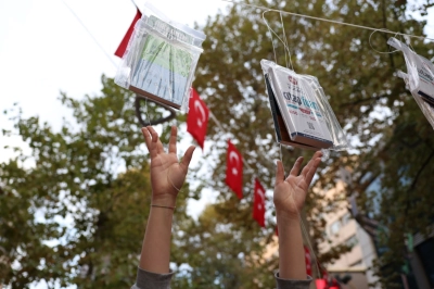 Gelenek Bozulmadı, Kitaplar Yine İlk Ağa&ccedil;larda A&ccedil;tı!