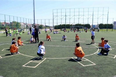 Geleneksel &ccedil;ocuk oyunları şenliği başladı
