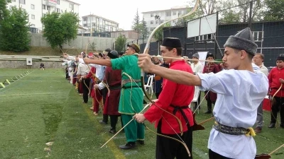 Geleneksel T&uuml;rk ok&ccedil;uluğunda gen&ccedil;ler K&uuml;tahya&rsquo;da buluştu
