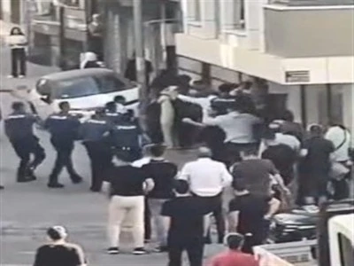 Gelin almada kavga: Polis biber gazıyla m&uuml;dahale etti
