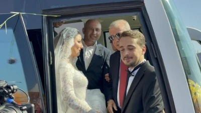 Gelin ve damattan, Cumhurbaşkanı Erdoğan'a karşılama