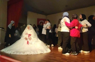 Gelinlik giyme hayali 65 yaşında ger&ccedil;ek oldu
