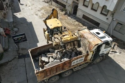 Gemlik'in &ouml;nemli caddesinde &ccedil;evre d&uuml;zenlemesi 