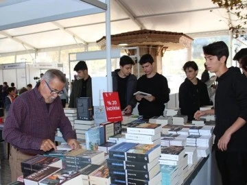 Gemlik Kitap Limanı, bug&uuml;n kapılarını a&ccedil;ıyor