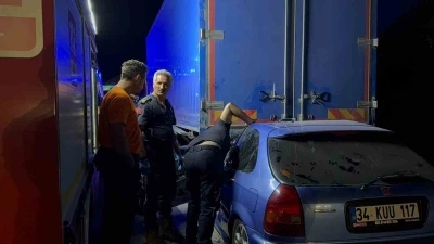 Gemlik otobanında feci kaza: 1 &ouml;l&uuml;, 1 ağır yaralı